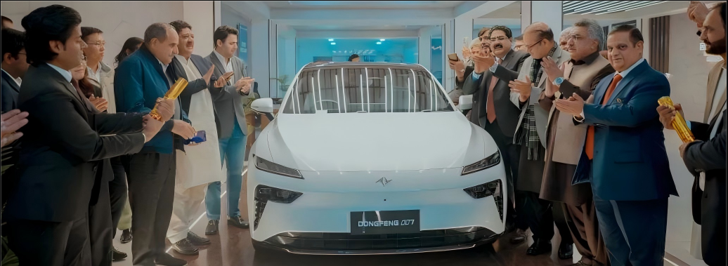 Dongfeng Motors Joins Hands with "Iron Brother" Pakistan: Dual Showrooms Grandly Open in Two Cities!